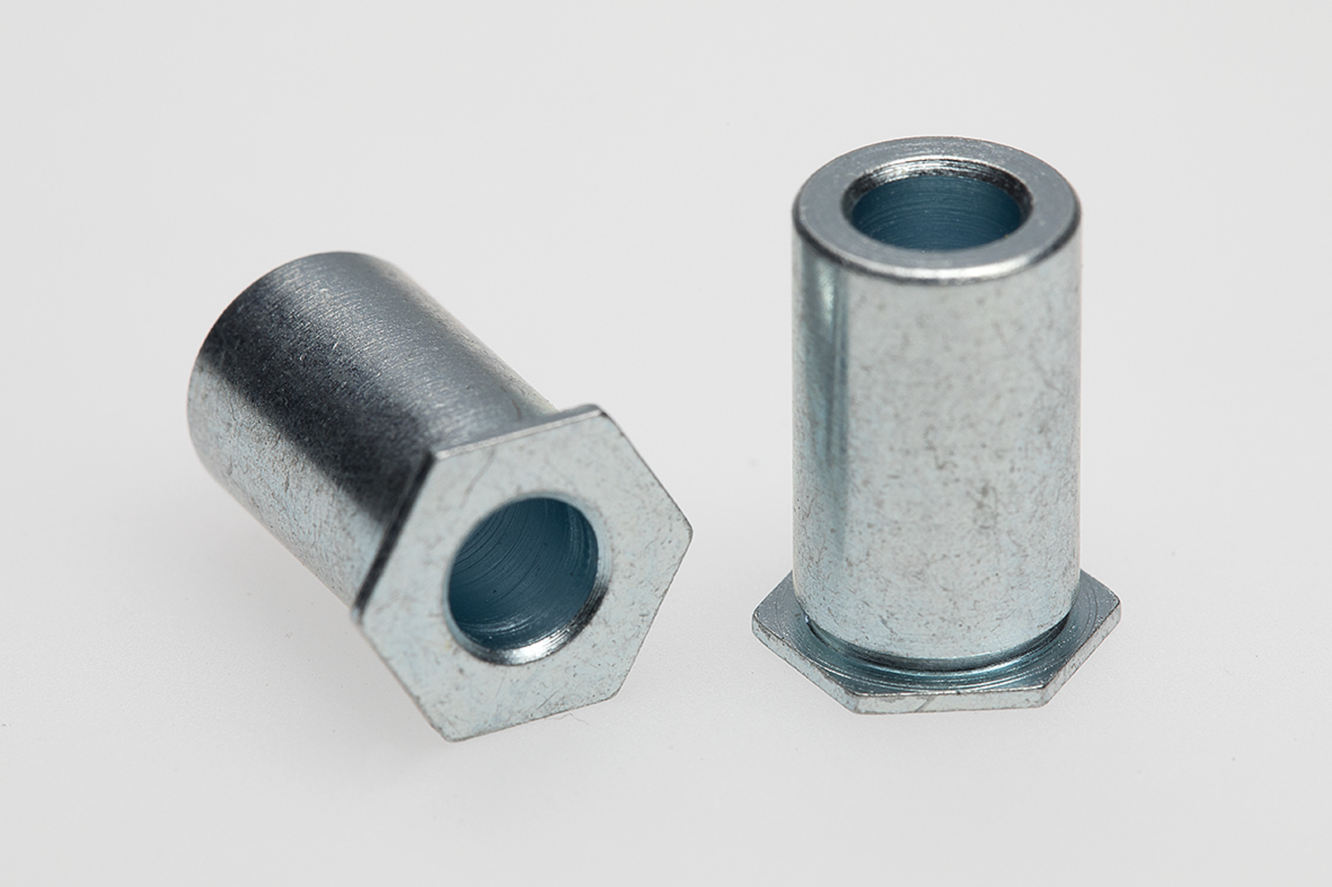 Captive® Einpress-Buchsen für Metall St (Serie CFSO)