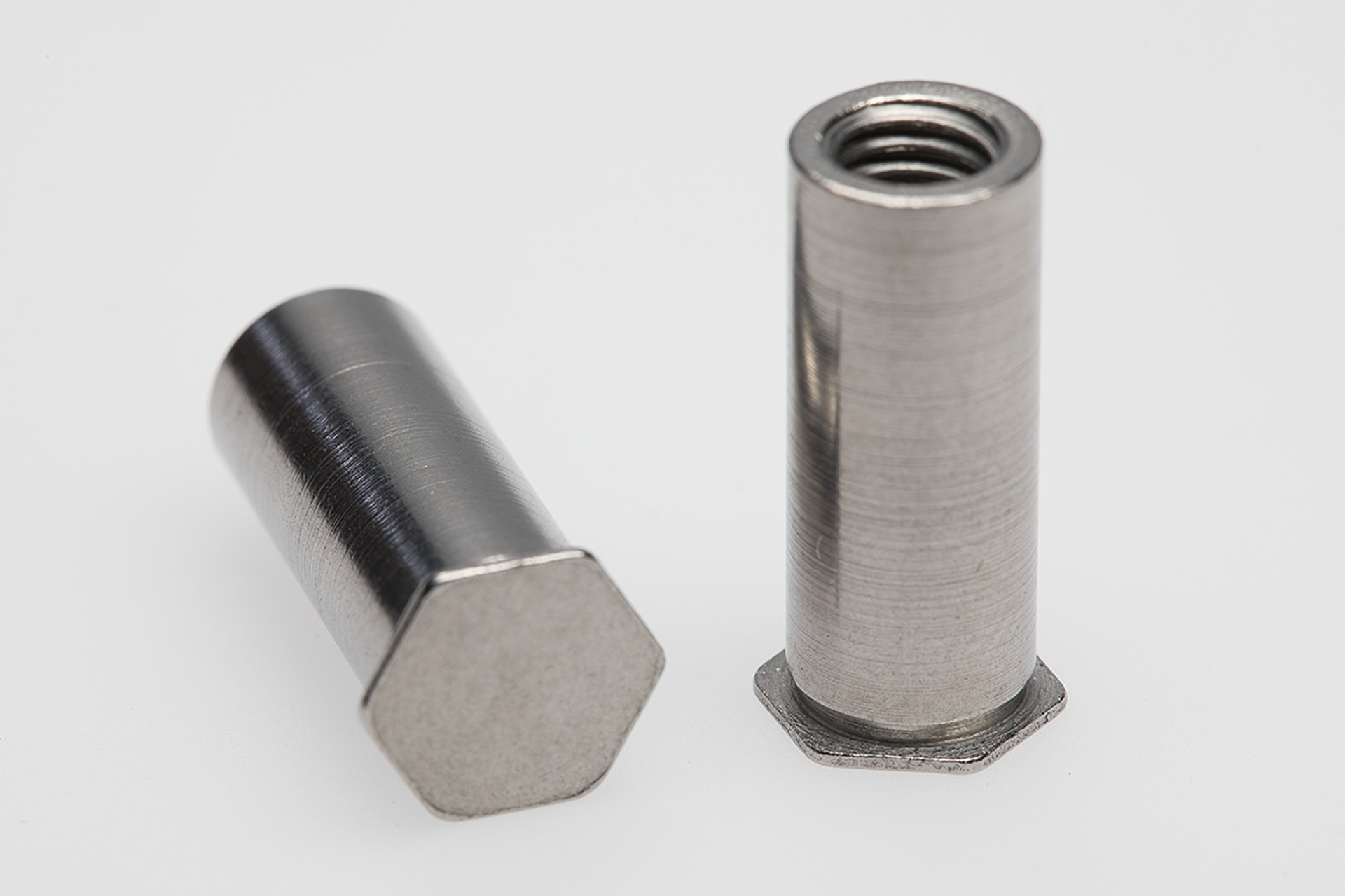 Captive® Einpress-Gewindebuchsen für Metall geschlossene Ausführung A2 (Serie CF4-BSO)