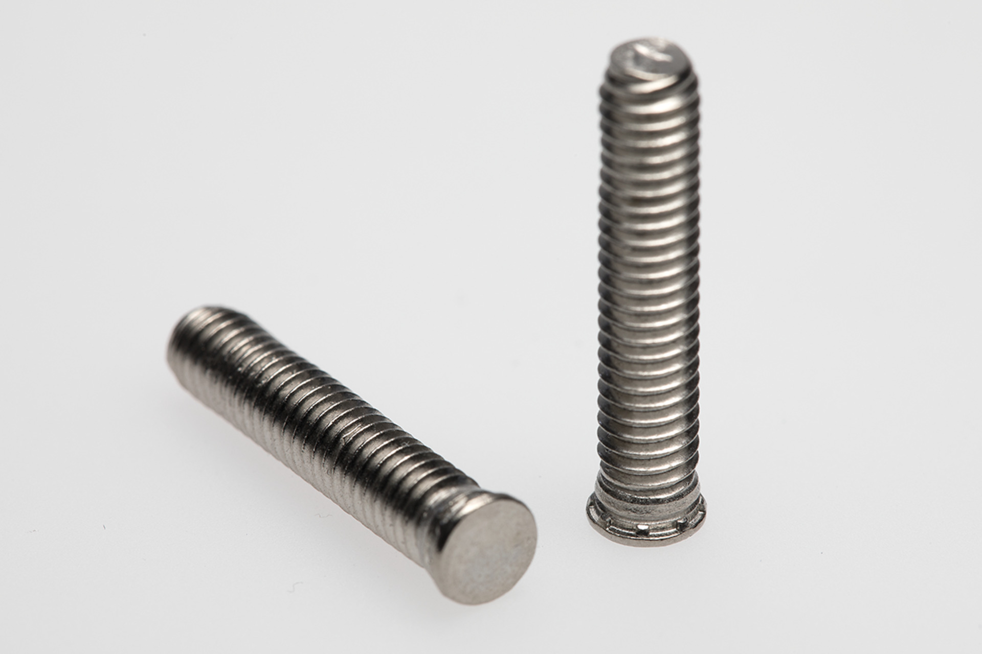 Captive® Einpress-Gewindebolzen für Metall St (Serie CHE)