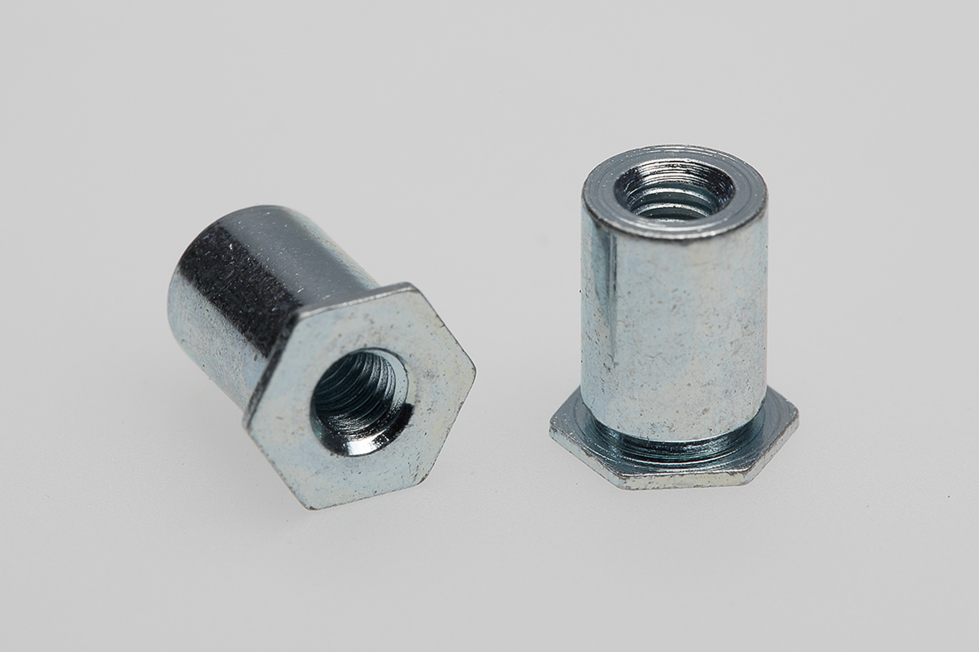 Captive® Einpress-Gewindebuchsen für Metall St (Serie CFSO)