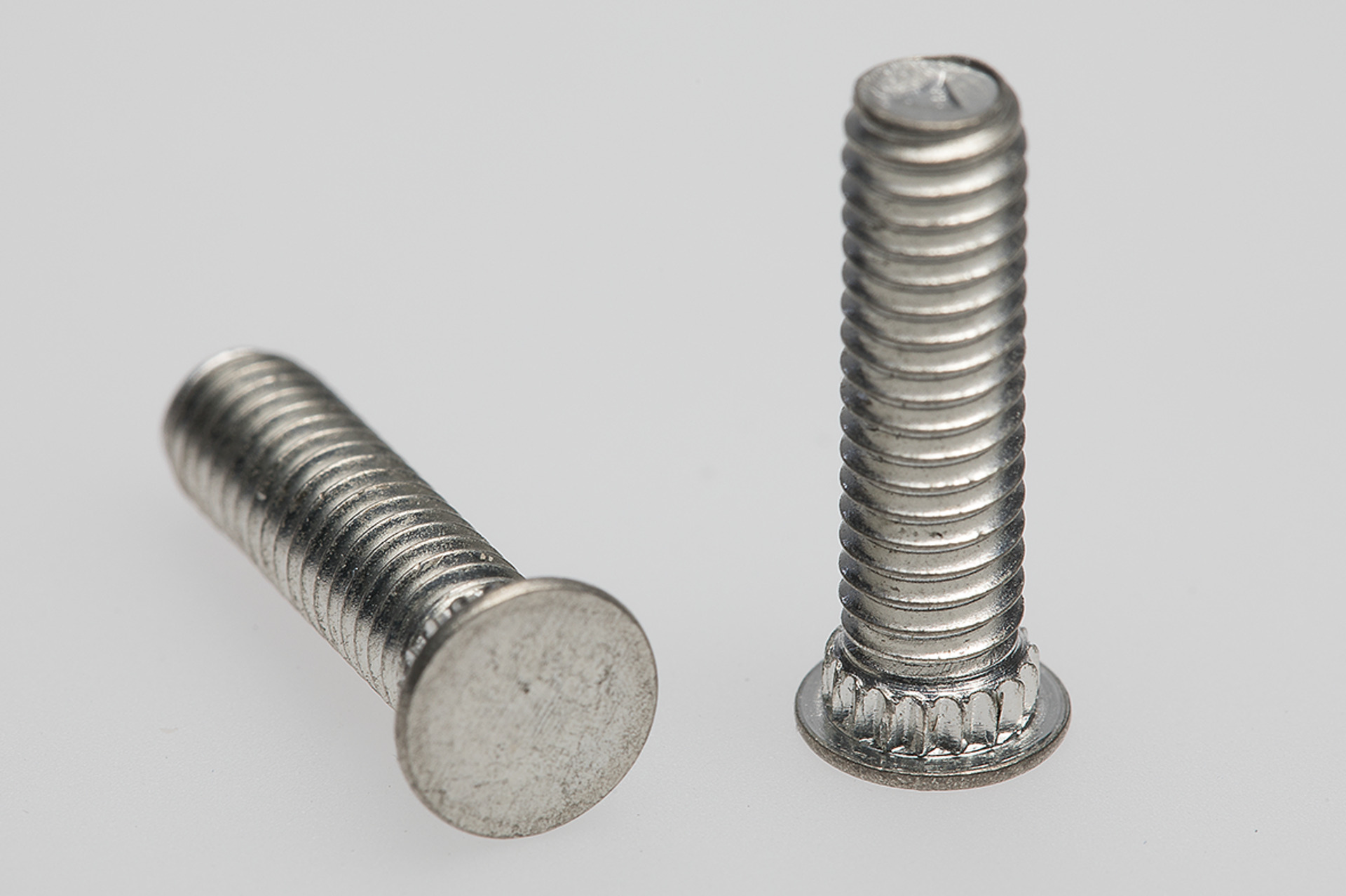 Captive® Einpress-Gewindebolzen für Metall Phosphor/Bronze (Serie CKFH)